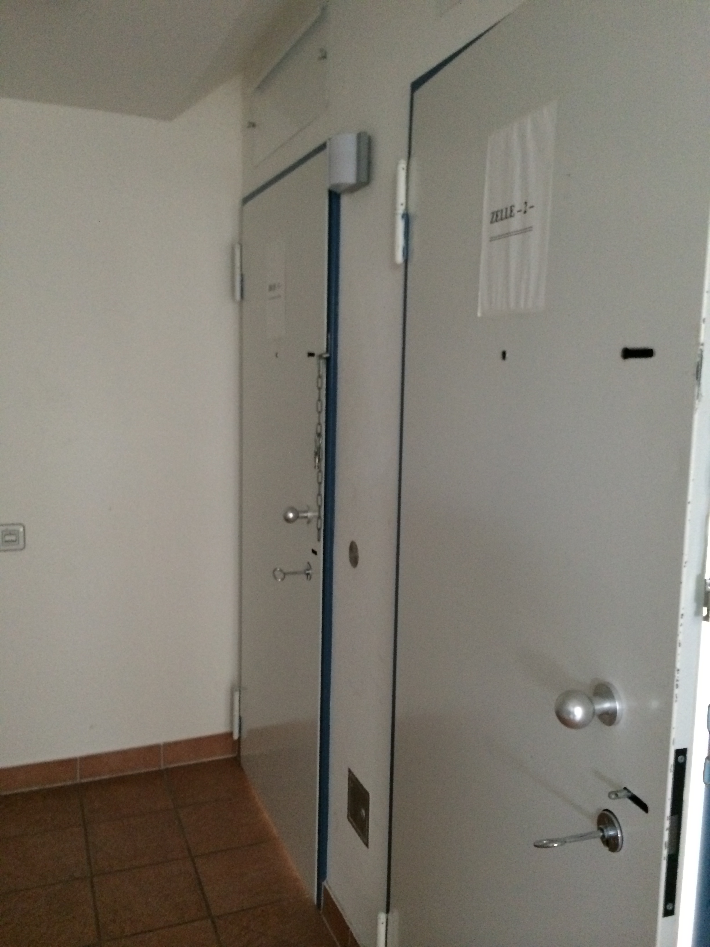 Zugangsbereich der Gewahrsamszellen vor dem Umbau