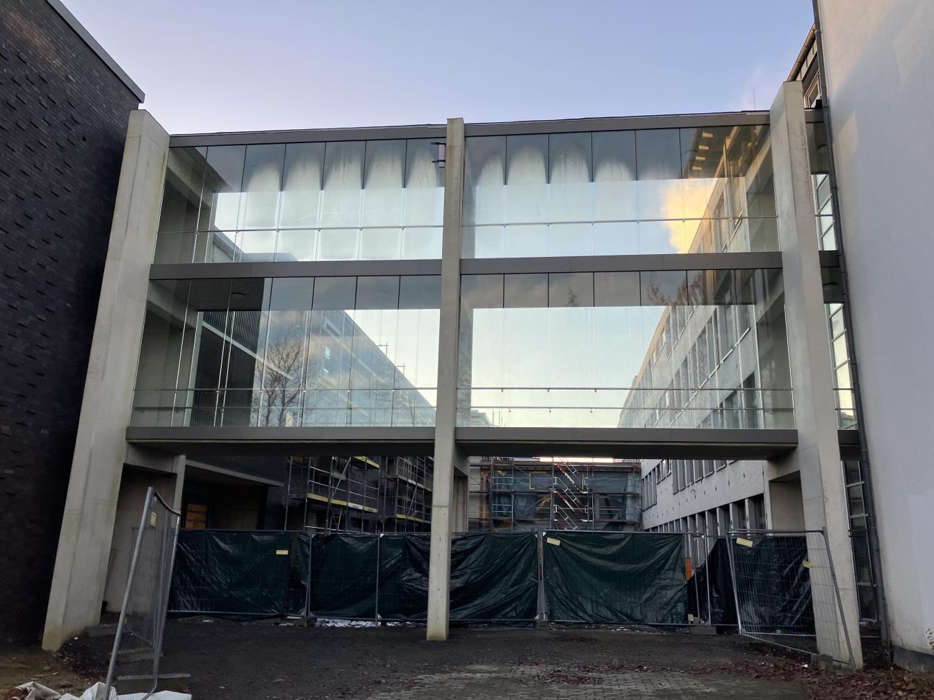 Fortgeschrittener Neubau am Schulcampus Nümbrecht