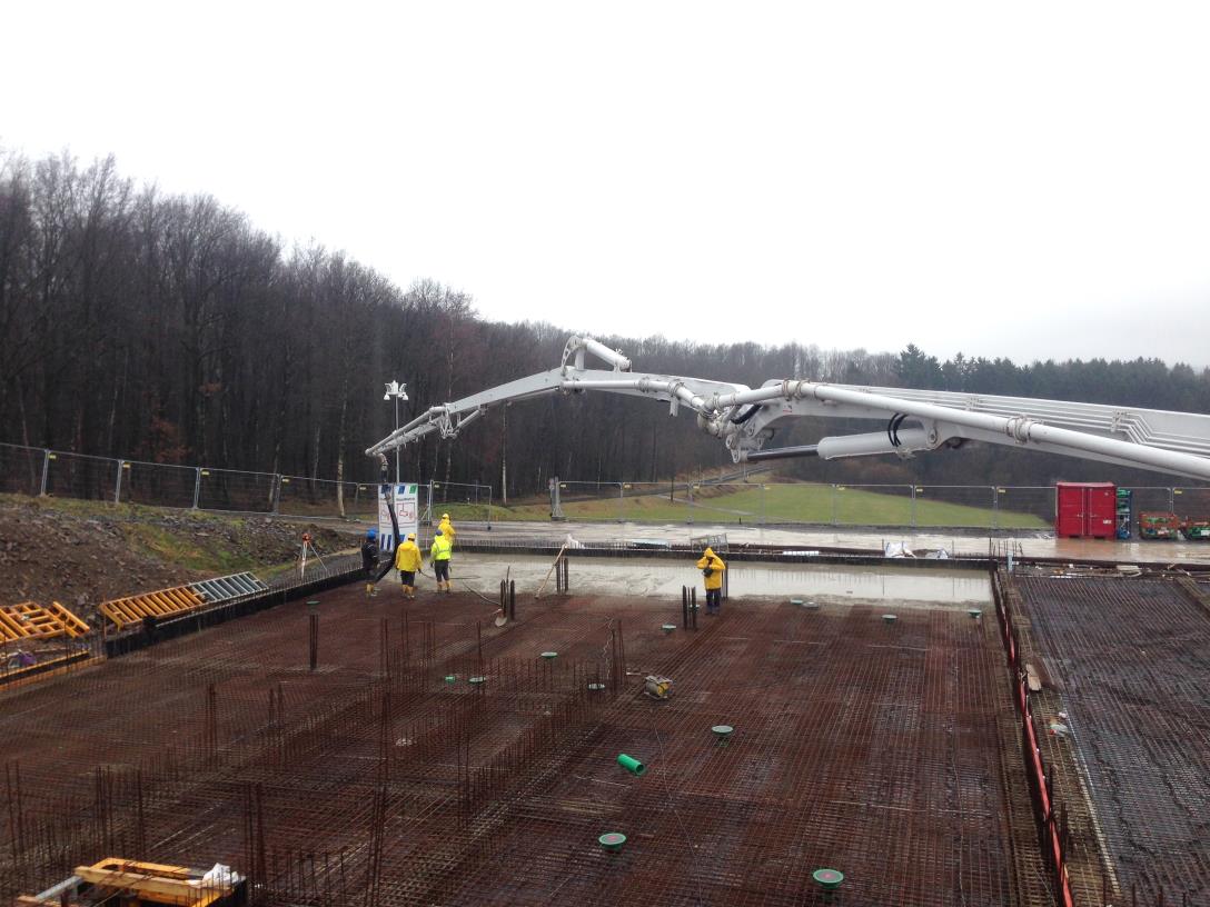Betonarbeiten beim Neubau in Olpe